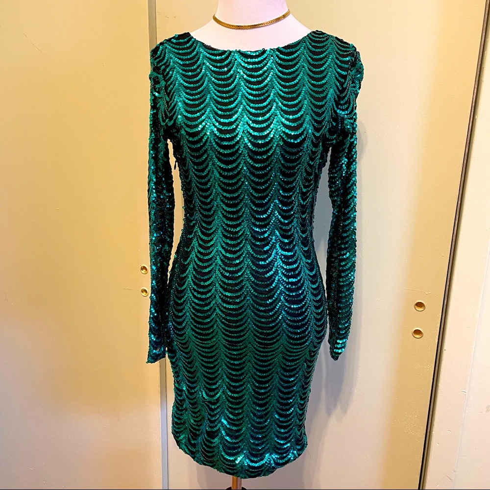Beautiful teal sequins dress 🥂🍾